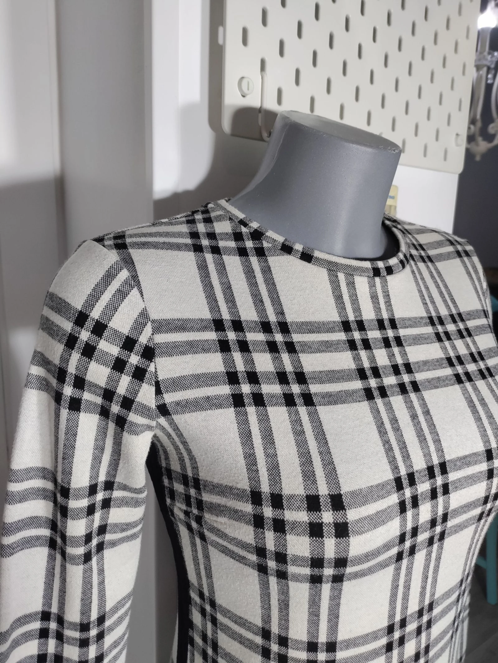 Vestido cuadros blanco y negro Bershka manga larga – Talla S – photo 3